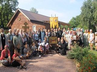 На Киевщине верующие УПЦ прошли крестным ходом с молитвой за мир в Украине